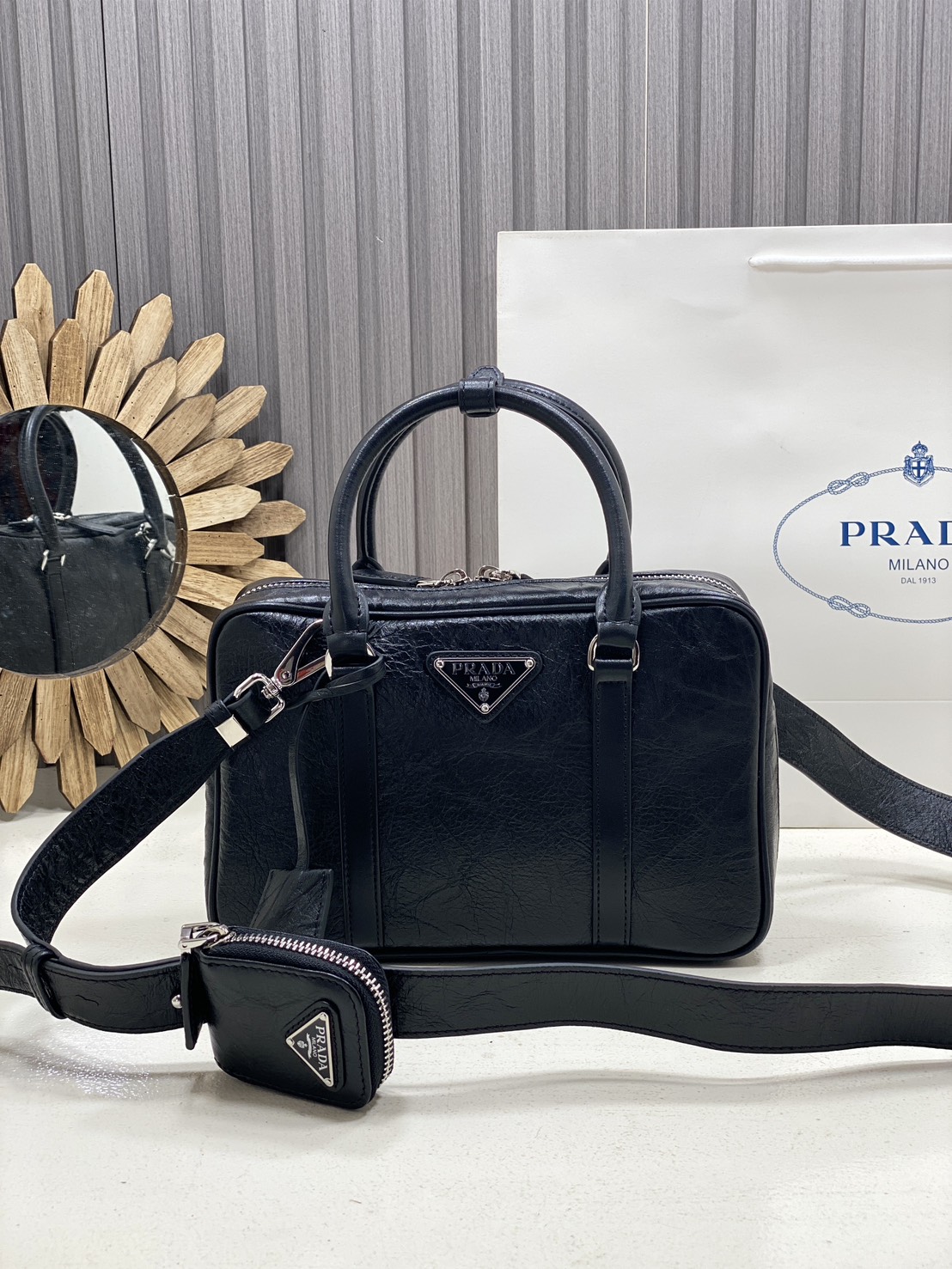 ORI หนังแท้ | Prada Small Top-handle Bag in Antique Nappa กระเป๋าสะพายพร้อมหูจับ งานหนังยับดีไซน์เอฟเฟกต์เท็กซ์เจอร์ที่มีเสน่ห์สไตล์วินเทจ พร้อมทริกห้อยเพิ่มสไตล์สัมผัสที่โดดเด่นและร่วมสมัยยิ่งขึ้น