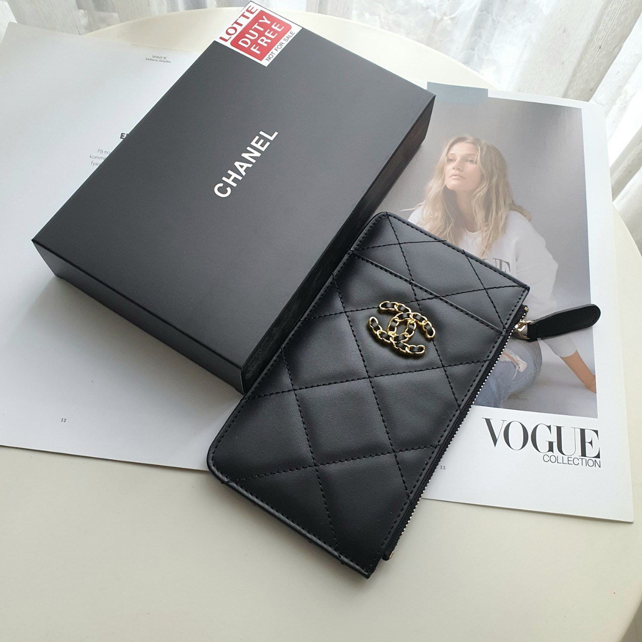 CHANEL LONG WALLET CARD PHONE HOLDER พร้อมส่งครบ 3 สี ❤️🖤🤍 พร้อมส่งที่ไทยค่าา กระเป๋าสตางค์รับทรัพย์ แนะนำรุ่นนี้เลยคะ งานพรีเมี่ยมกิ้ฟท์จากเค้าเตอร์ต่างประเทศ กระเป๋าสตางค์ทรงสวย สะดุดตา หนังสัมผัสลายด้าน จากแบรนด์ 𝗖 Ǖ