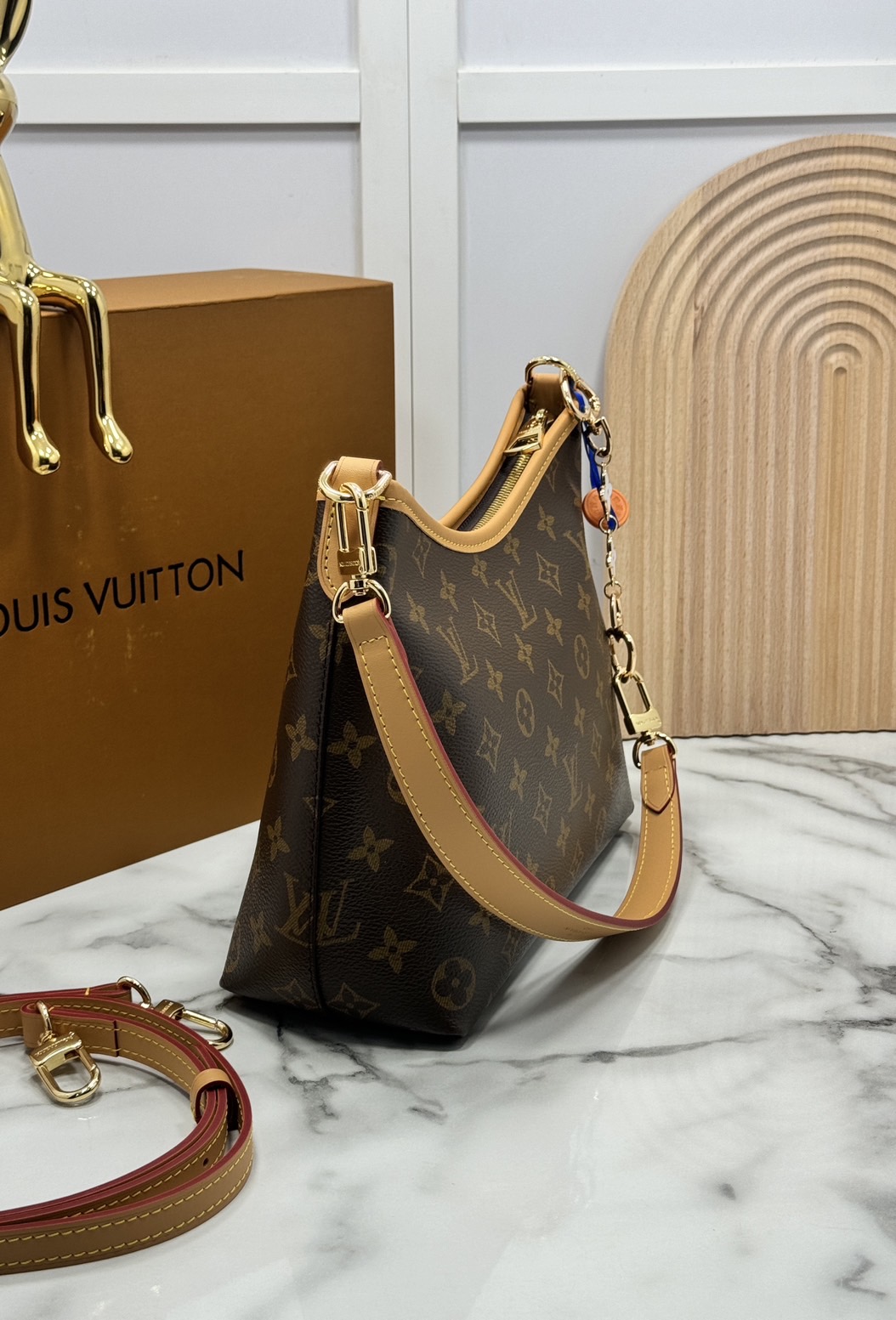 ORI หนังแท้ | LV CarryAll Monogram canvas 25cm กระเป๋าสะพายแครี่ออลรุ่นใหม่ ขนาดกำลังสวย ดีไซน์เรียบหรู มาพร้อมห่วงโซ่หัวใจห้อยสุดคิ้ว และสายสะพายแยกถอดได้ สวยหรูคลาสสิก