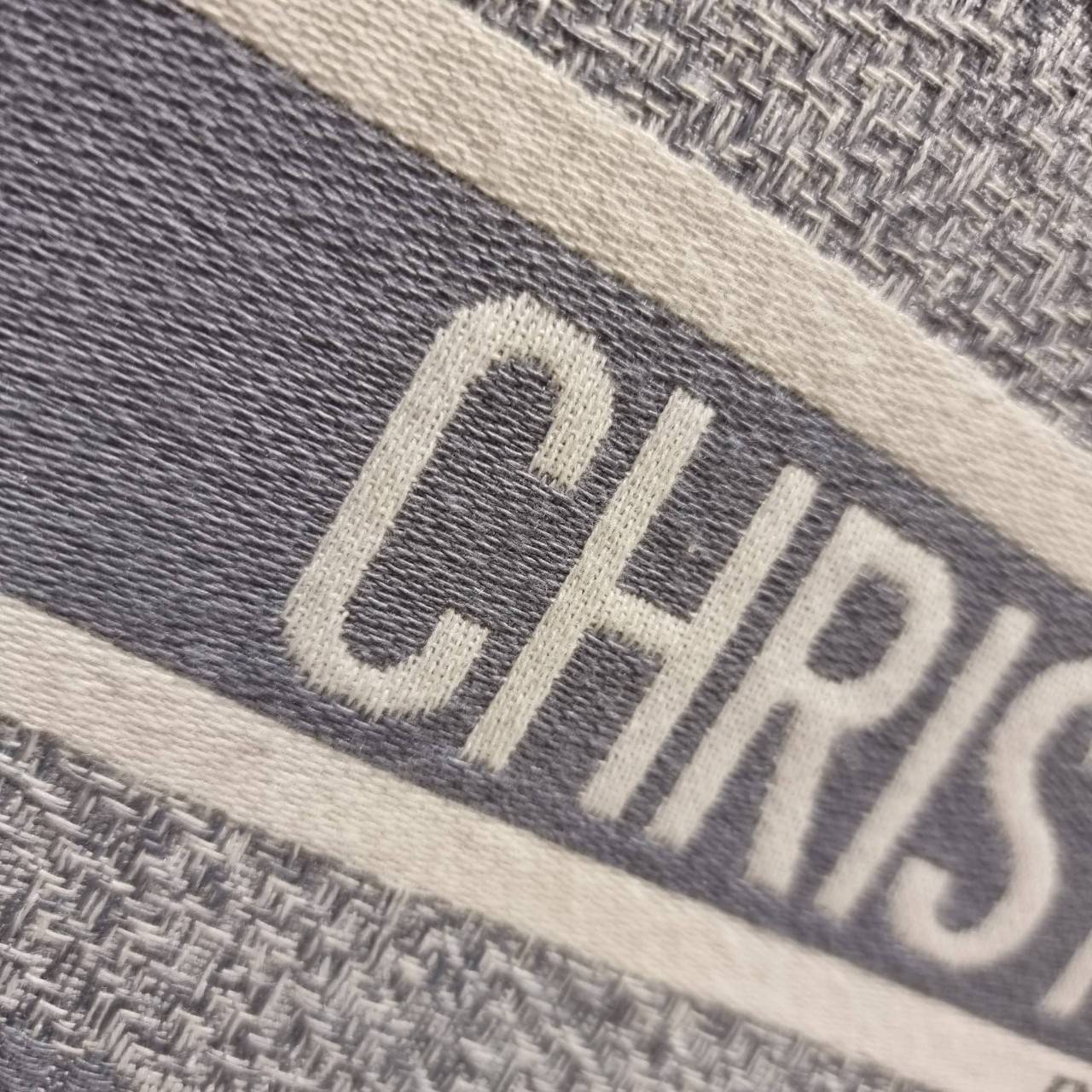 VIP 】HOT ARRIVAL!! DIOR CD SHOPPING BAG WITH GWP กระเป๋าทรงช้อปปิ้งใบใหญ่ จุใจ!! พรีเมี่ยมกิ๊ฟรุ่นดับเบิ้ลฮอต ดีไซน์คลาสสิควินเทจ สวยหรู วัสดุผ้าแคนวาสลายกราฟฟิค ภายในโล่งกว้างมากๆ ใส่ของจุสุดๆ โน้ตบุ้ค ไอแพด กระเป๋าสตางค์ มือถือ หรือเสื้อผ้ายังได้ สะพายค