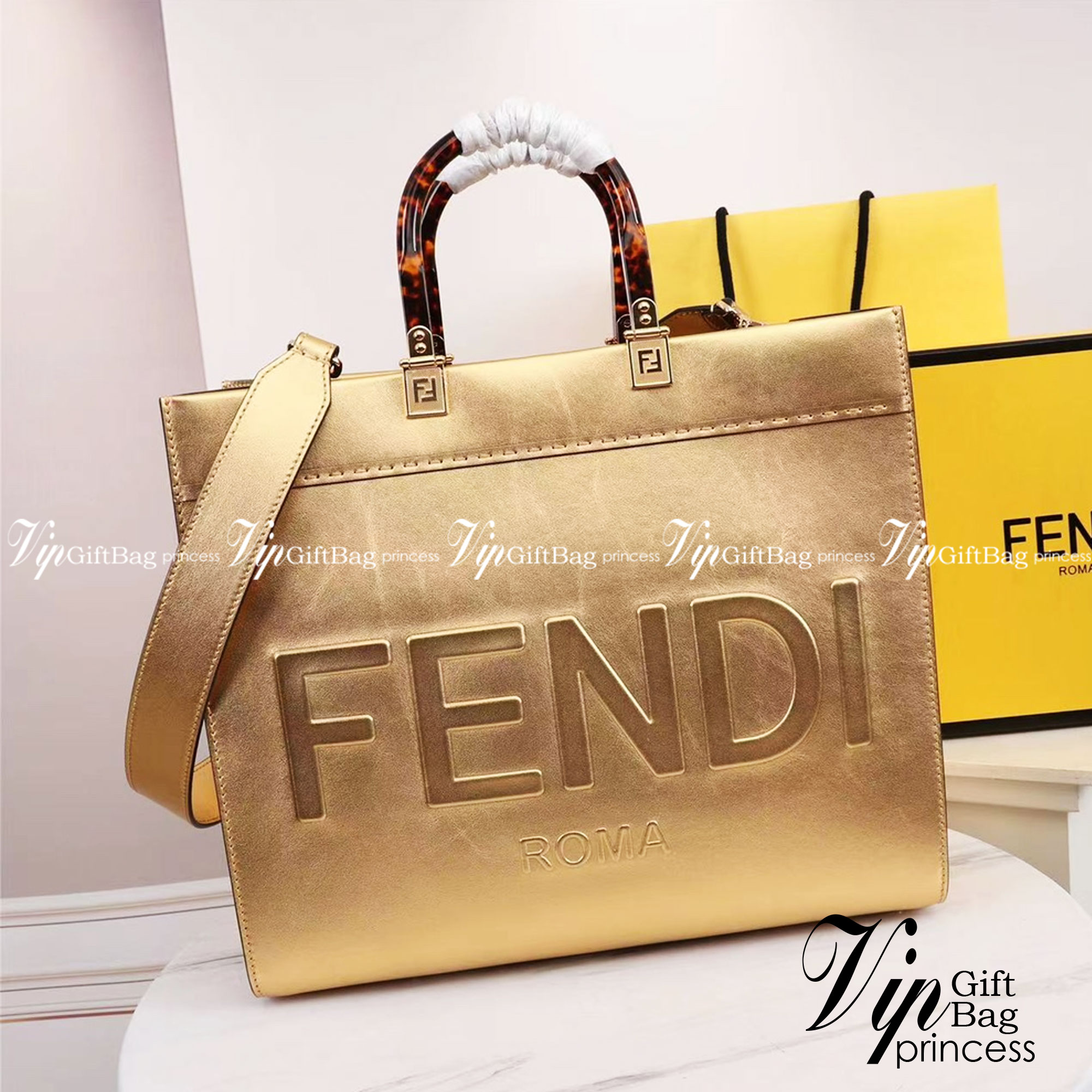FENDI Sunshine Medium Leather Tote Metallic Gold / FENDI Shopping bag กระเป๋าสะพายทรง shopping สีทองสวยหรู ใบใหญ่ จุใจ!! ดีไซน์คลาสสิควินเทจ สวยหรู ภายในโล่งกว้างมากๆ ใส่ของจุสุดๆ