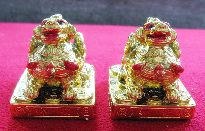 ปี่เซี้ยะคู่มงคล องค์สีทอง ช่วยต้านคราเคราะห์ แก้ชงปีกุน ปี2562 พร้อมใบคาถาค่ะ