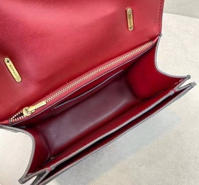 ใบจริงสวยหรูมากๆค่ะ💥 COACH ALIE TOP HANDLE IN SIGNATURE JACQUARD ((C4822)) พร้อมส่งที่ไทยค่ะ! กระเป๋าหิ้ว//สะพายข้าง วัสดุ Jacquard+หนังแท้ได้ลงตัวสวยงามมากๆค่ะ คลาสสิคสุดๆ เปิดปิดกระเป๋าแบบกดล็อค ช่องหลักกางออกได้กว้างสามารถใส่กระเป๋าเงินใบกลางได