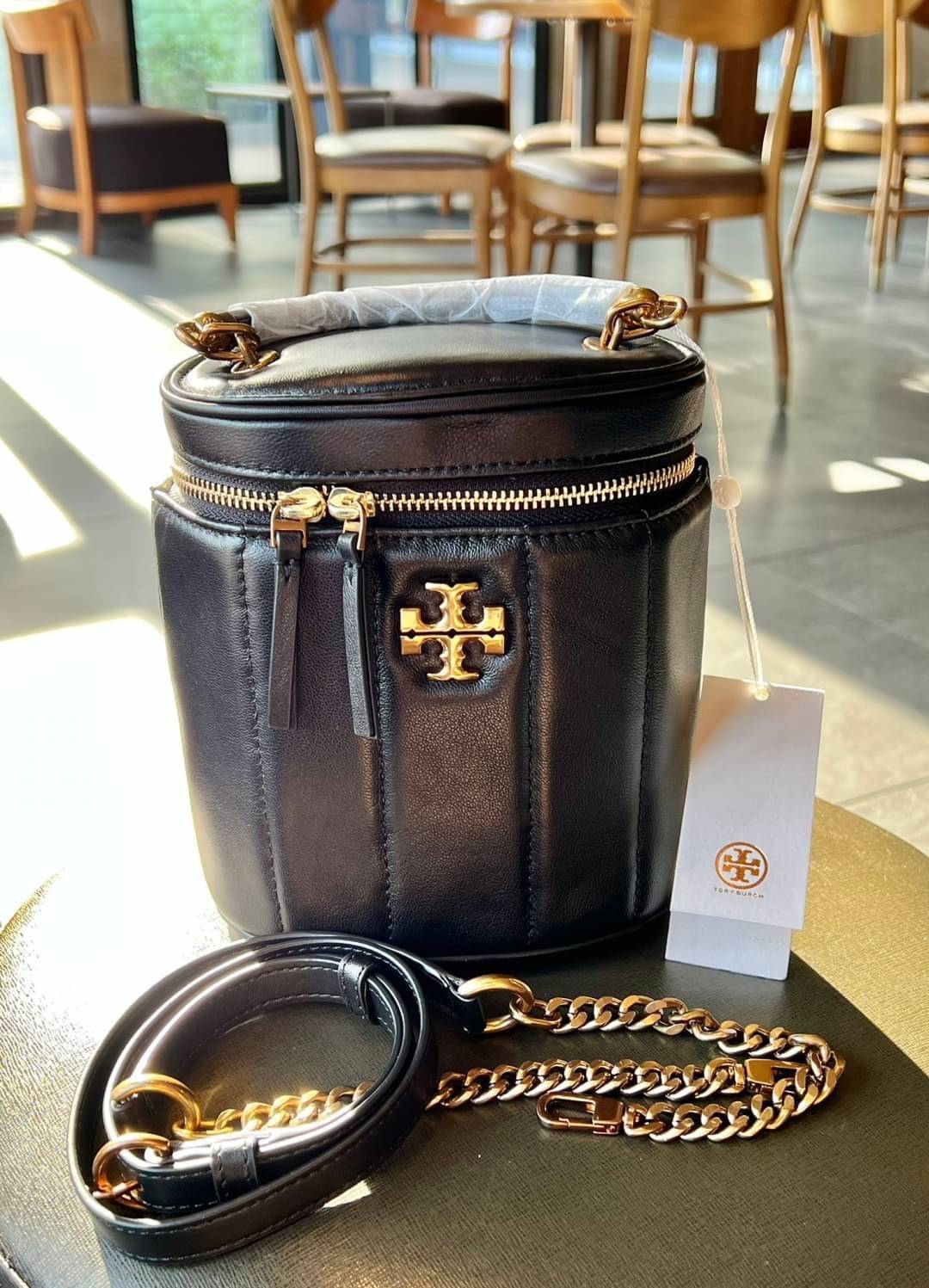 KIRA VANITY SHEEPSKIN / Tory Burch Kira Sheepskin Chain Messenger Handbag ((138999)) ที่สุดของความสวย ที่สุดของความLuxurious พร้อมส่งที่ไทย ล่าสุด! กับกระเป๋าหิ้วก็หรู สะพายข้างก็เริ่ด