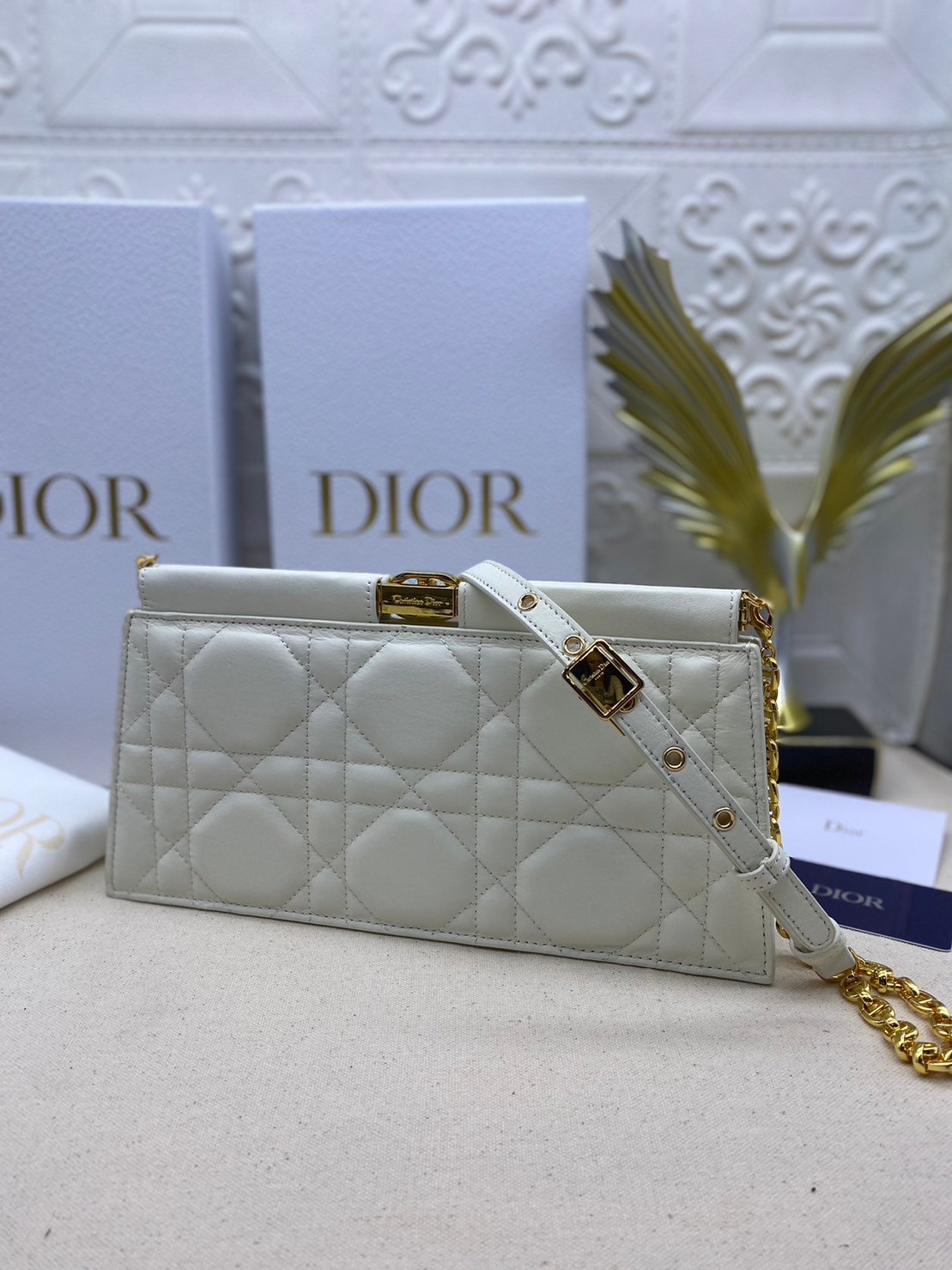 Dior Caro Colle Noire Clutch with Chain Cannage / DIOR Clutch / DIOR BAG พร้อมส่ง 4 สี กระเป๋าสะพายทรงคลัท ดีไซน์เรียบหรู ดูแพง รุ่นนี้คือ ถือแล้วผู้ดีมากค่ะ