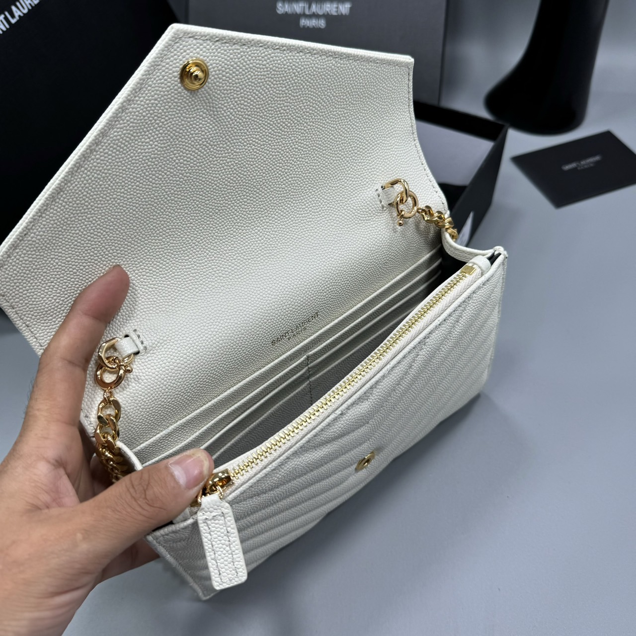 YSL Envelope WOC 7.5 Wallet on chain / YSL Clutch Bag 7.5" กระเป๋าสะพายรุ่นยอดนิยม เกรดหนังคาเวียร์สวยเต็มใบ เกรดออริ 1:1 ใช้งานต่างประเทศได้