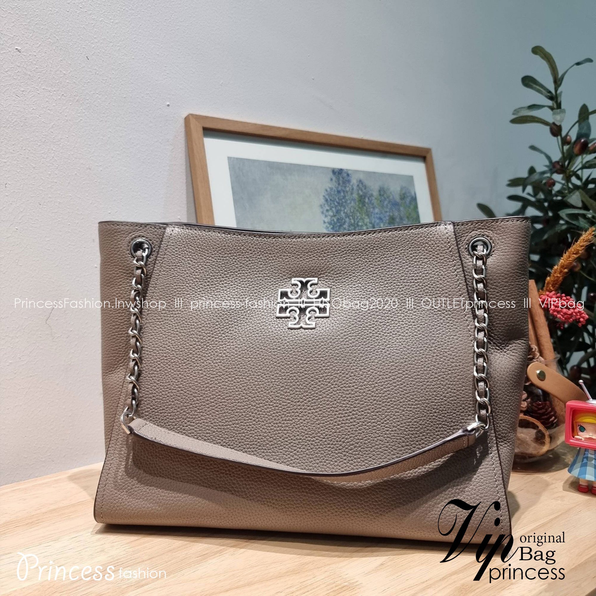 TORY BURCH BRITTEN SMALL SLOUCHY TOTE / TORY TOTE BAG / TORY BAG พร้อมส่ง กระเป๋าสะพายตัวแม่ รุ่น top ที่สวยดูแพง ใช้งานสะดวกมาก ดีไซน์ออกมาได้เรียบหรู ผู้ดี