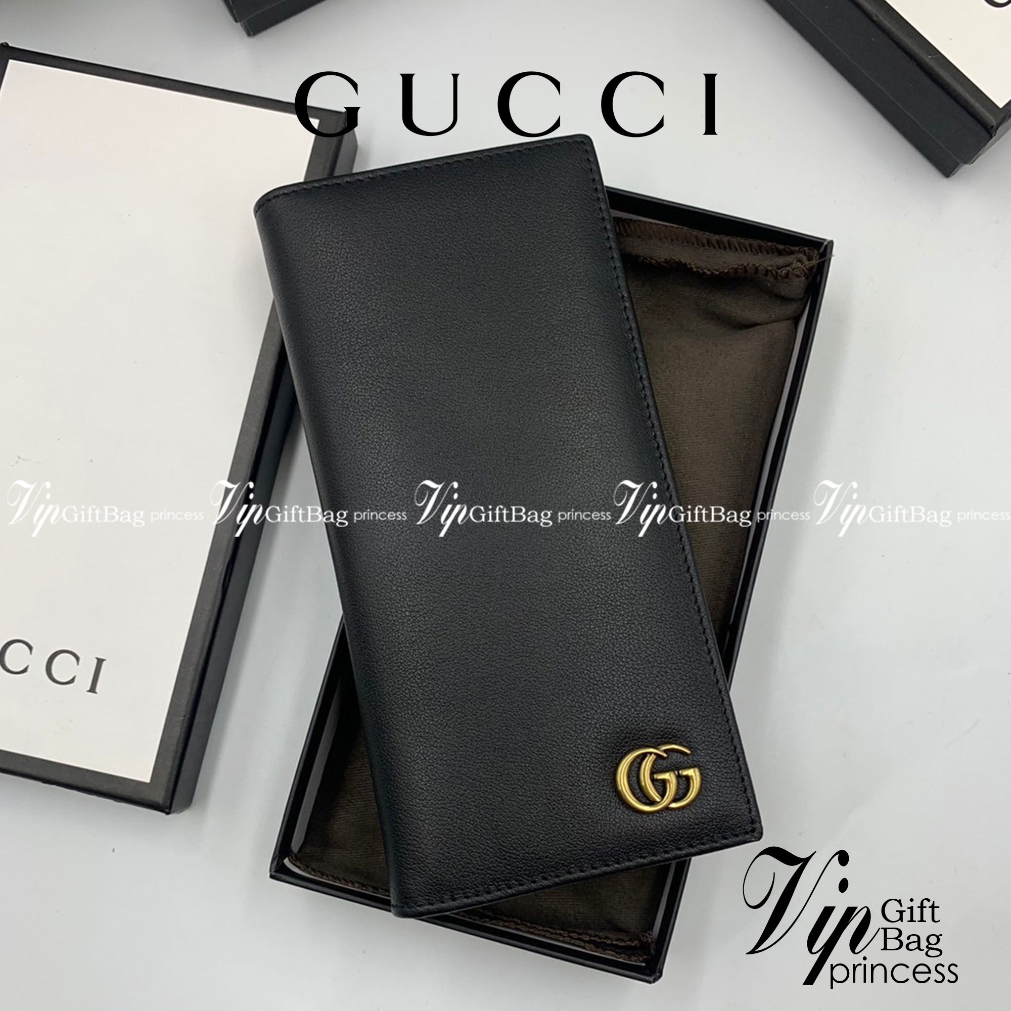 GUCCI MEN WALLET / GUCCI LONG WALLET / GUCCI WALLET กระเป๋าสตางค์ใบยาวผู้ชาย งานหนังแท้ ผสมผสานความสง่างามและคลาสสิกที่เข้ากับยุคสมัย ด้านหน้าโดดเด่นด้วยซิกเนเจอร์แบรนด์ เป็นอีกหนึ่งรุ่นที่ดาราเชเลปใช้กันเยอะมาก พร้อมส่งที่ไทย ภาพสินค้าถ่ายจากงานขายจริง ใ