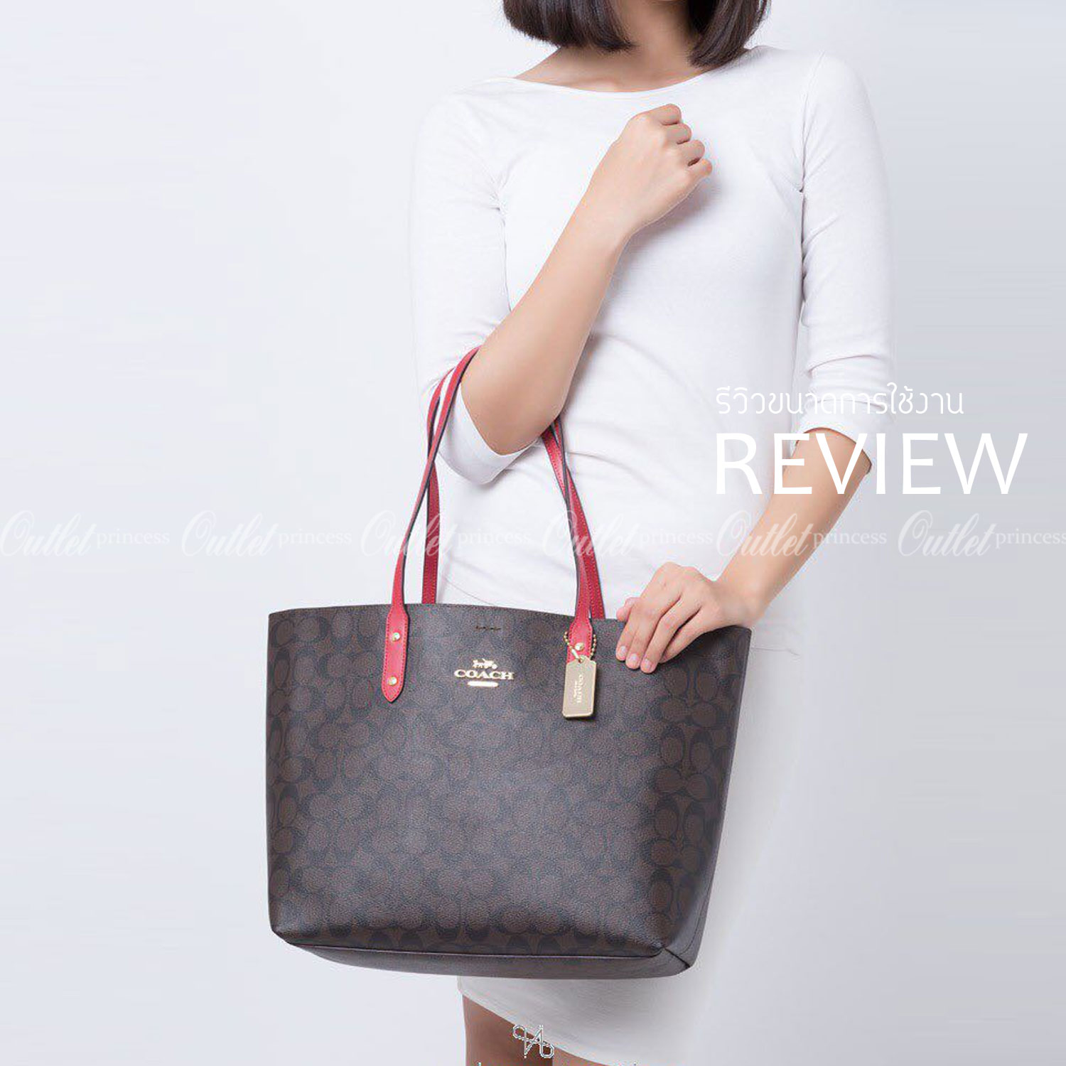 รุ่นยอดนิยม COACH TOWNTOTE IN SIGNATURE CANVAS F76636 กลับใช้ได้ทั้งสองด้าน ใบขนาดใหญ่จุใจ ใส่ของได้เยอะมากกก เป็นรุ่นที่สวยตลอดกาล ควรมีติดตู้ไว้เลยค่าา