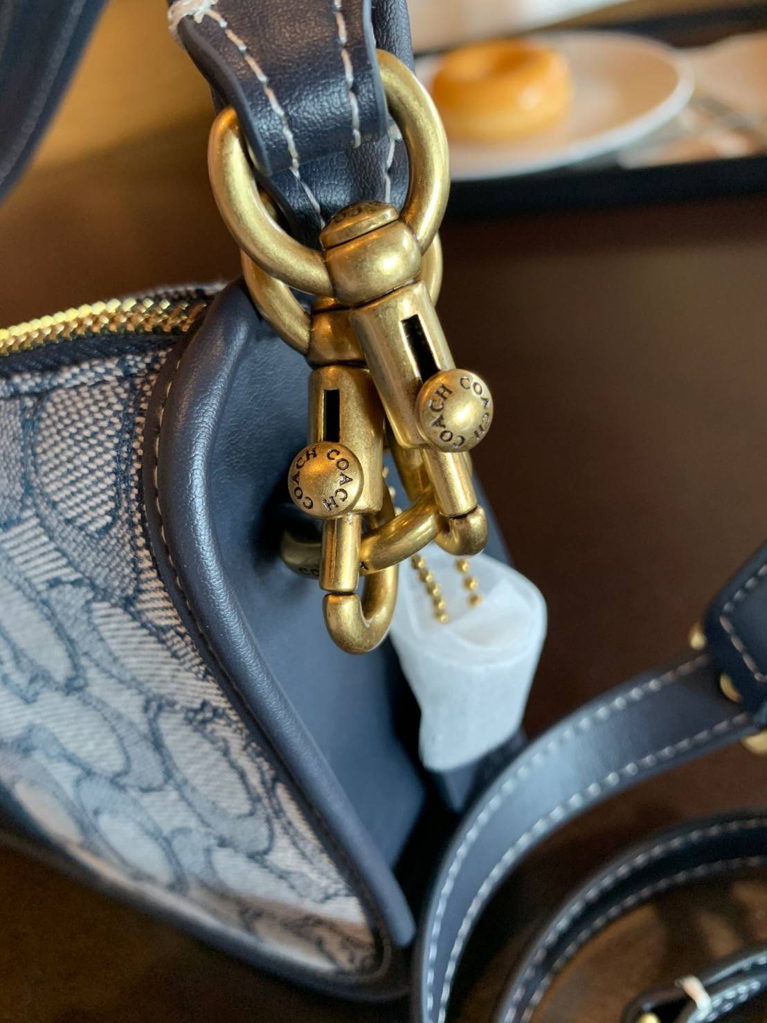 COACH SWINGER BAG IN SIGNATURE JACQUARD ((C0721))