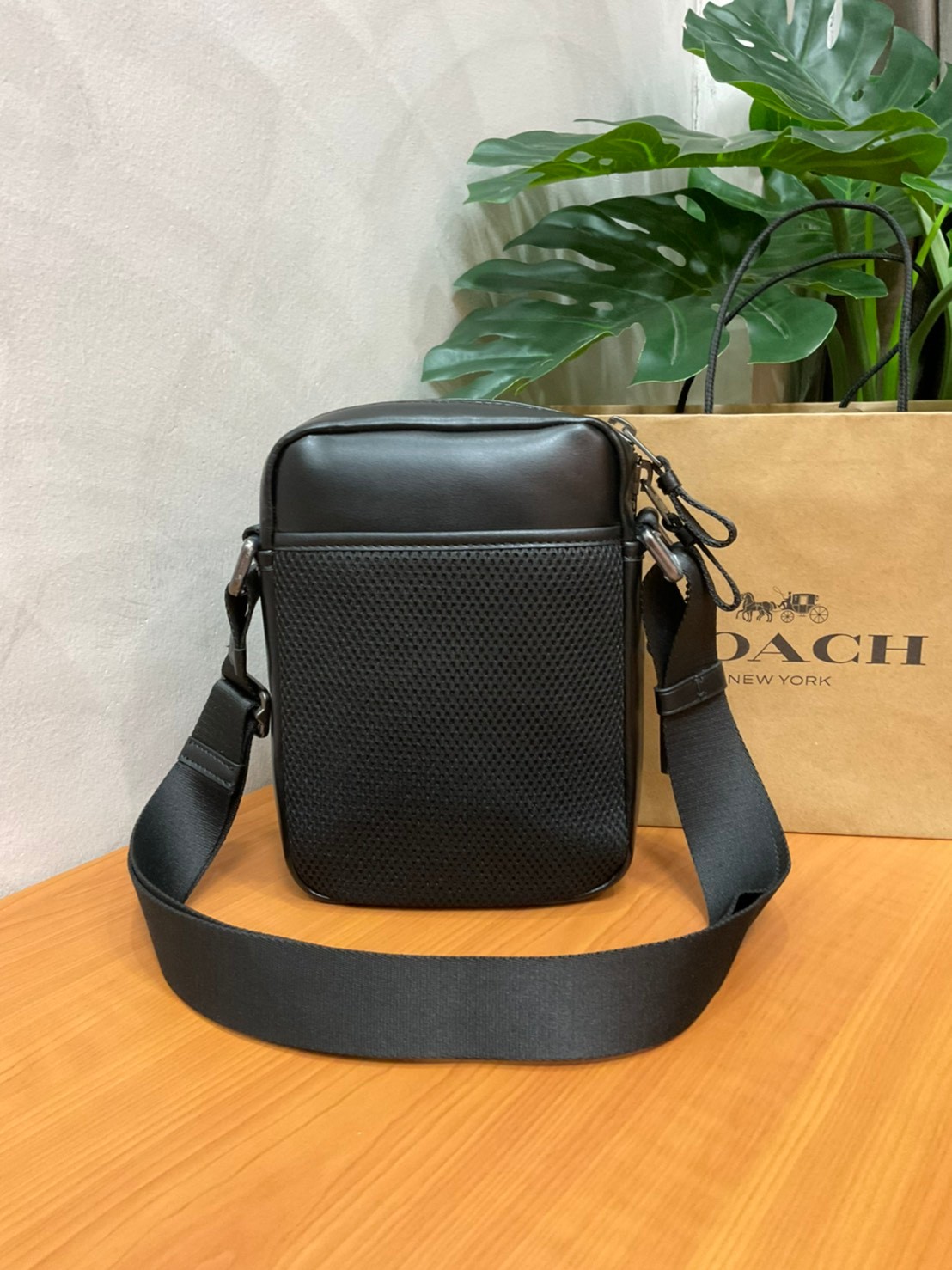 COACH NORTH/SOUTH EDGE CROSSBODY (COACH 5626) IN SIGNATURE CANVAS (COACH 6788) กระเป๋าสะพายผู้ชาย กระเป๋าสะพายรุ่นใหม่ ชนช็อป (!!)รุ่นหายาก สี COBALT MULTI วัสดุทำจาก หนังลูกวัวแท้ เนื้อเรียบ พิมพ์ลาย ขนาดกำลังดี