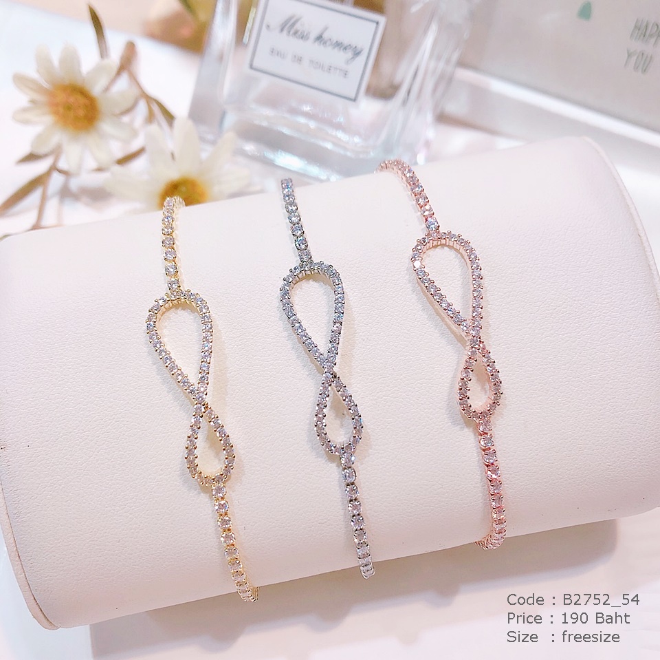 สร้อยข้อมือฝังเพชร จี้ infinity ตัวเรือนสีทอง