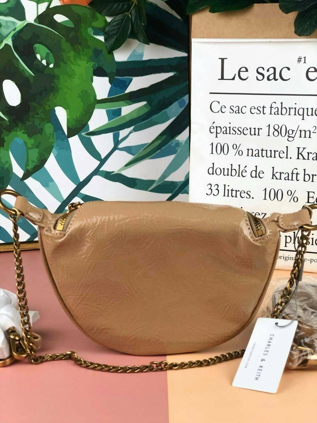 CHARLES & KEITH WRINKLED EFFECT RING ZIP TASSEL CROSSBODY BAG กระเป๋าสาระพัดประโยชน์ ใช้คาเอว คาดอก หรือจะสะพายแบบครอสบอดี้ได้ค่า 💥💥 มีโลโก้แบรนด์ที่ด้านหน้า เปิดปิดแบบซิปคู่เก๋ๆ ด้านในมีช่องใส่บัตรได้ 3 ช่อง รุ่นนี้ใส่ iPhone plus ได้พอดี