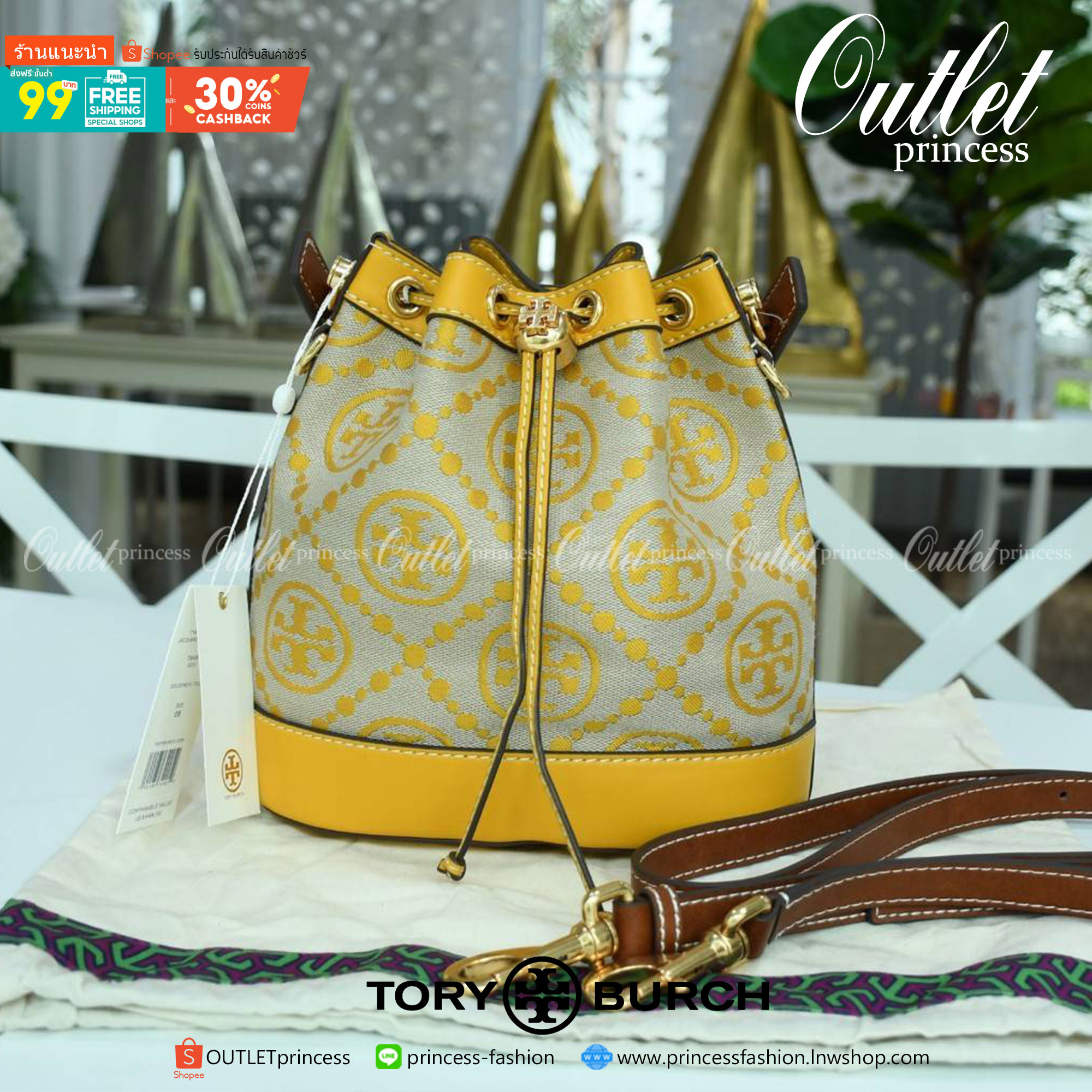 ของแท้ 💯% TORY BURCH Monogram Jacquard Bucket Bag กระเป๋าถือหรือสะพายไหล่ วัสดุผ้า Canvas โลโก้ Jacquard ทรงถัง ตั้งอยู่ทรง กระเป๋าปักลายแบรนด์ สวยหรู สายยาว Crossbody ได้ เปิด-ปิด โดยเชือกรูด เปิด-ปิดพร้อมสลับที่ประดับโลโก้ สวยหรู คุณนาย สุดๆ ไปเ