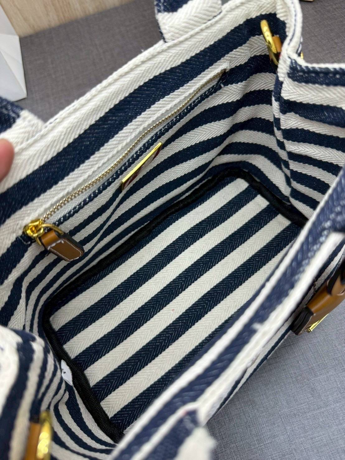ORI หนังแท้ | Prada Jardinière linen blend mini-bag / Prada Tote Bag กระเป๋าทรงโท้ทใบเล็กน่ารัก ผ้าลินินผสม มาพร้อมดีไซน์ทันสมัย