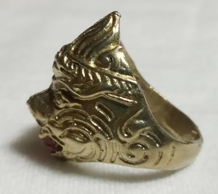 สินค้าหมดค่ะ แหวนหนุมานเนื้อทองขาวประดับพลอยสีแดงพร้อมใบคาถาค่ะ