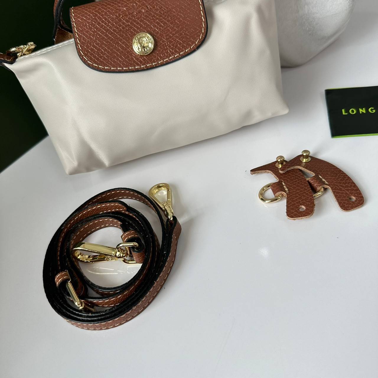 LONGCHAMP LE PLIAGE ORIGINAL Pouch with handle กระเป๋าใบเล็กขนาดกระทัดเหมาะกับใส่ของจำเป็นจุกจิก กันน้ำได้ พร้อมส่ง