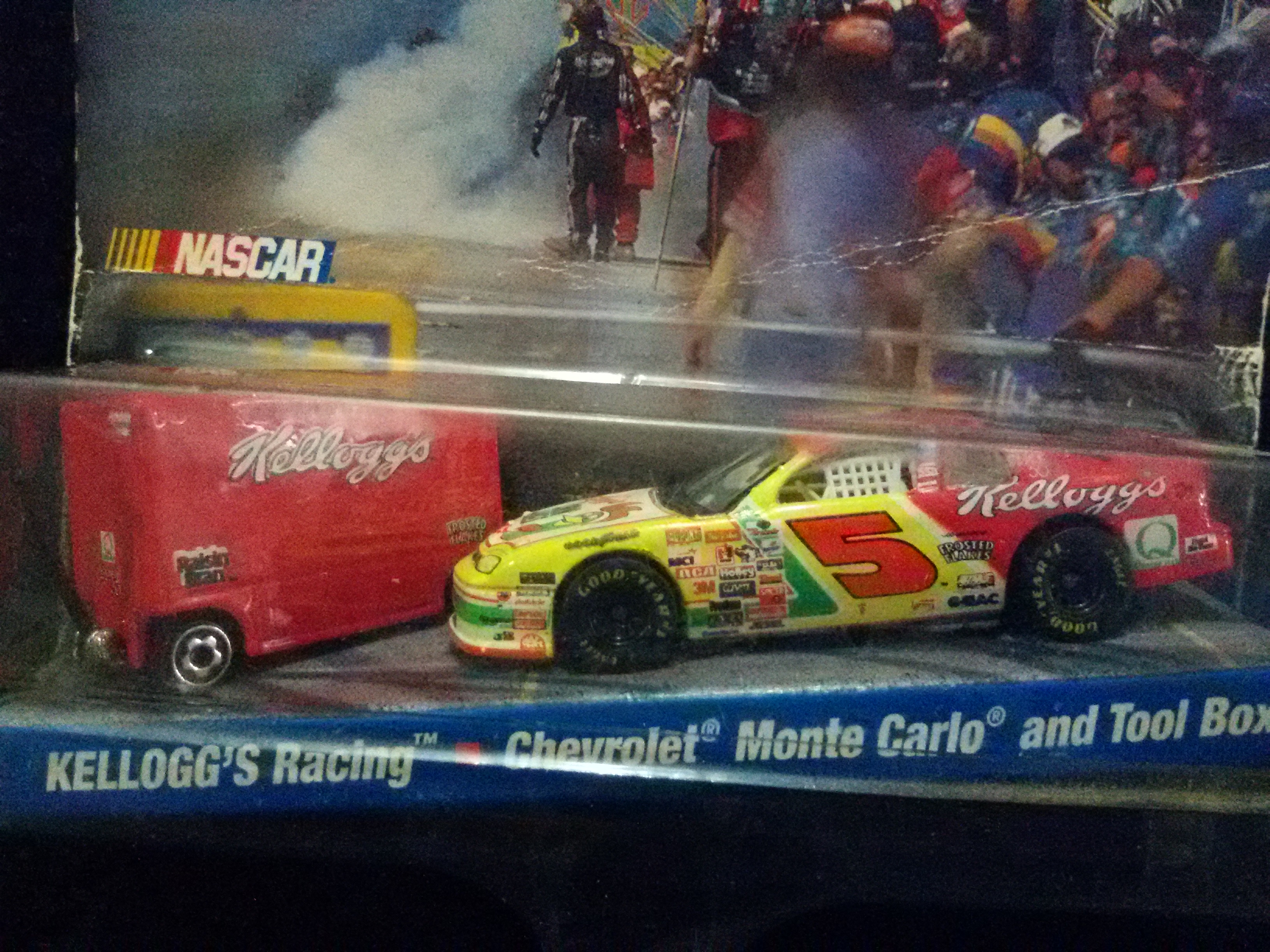 รถเหล็ก Hot Wheels Pro Racing Pit Crew Terry Labonte #5 Kellogg's Die Cast Car w/Tool Box