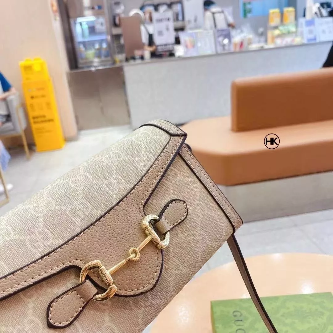 Gucci Horsebit 1955 Mini Bag / Gucci Mini Crossbody Bag / Gucci Phone Bag กระเป๋าสะพายข้าง/สะพายไหล่ สวยเก๋ น่ารัก คุณภาพดี สวยตรงปก ราคาสุดคุ้ม