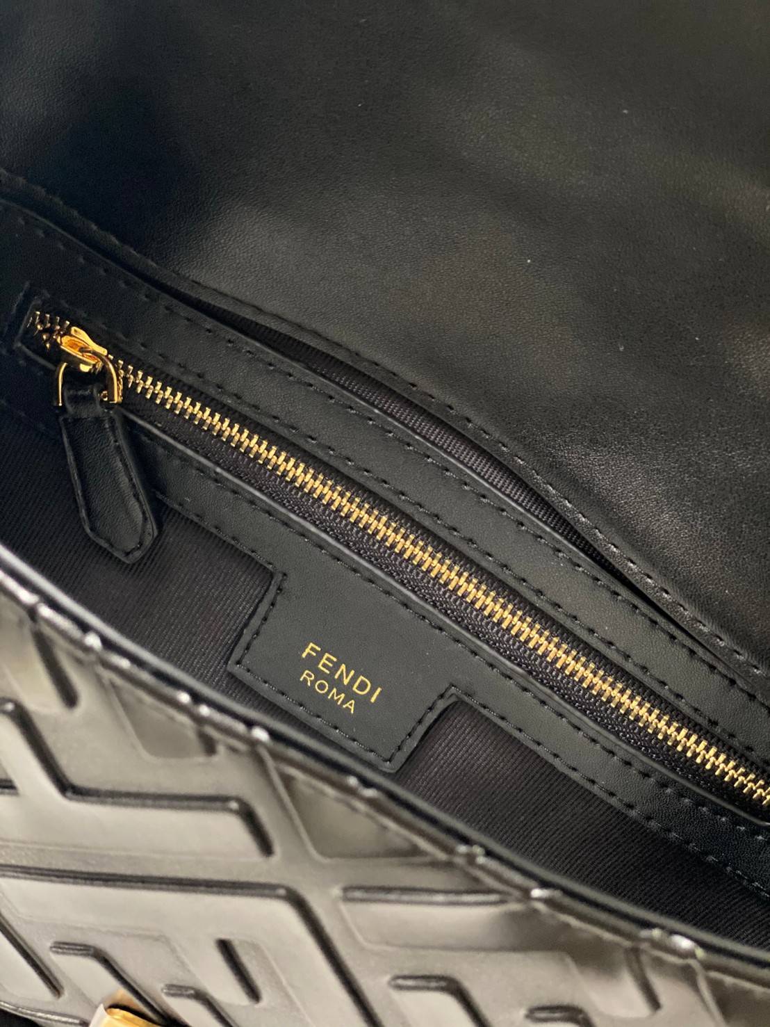 พรีเมี่ยมกิ๊ฟแท้ 100% 】หนังแท้ FENDI Baguette Shoulder Bag จุของได้เยอะมากก