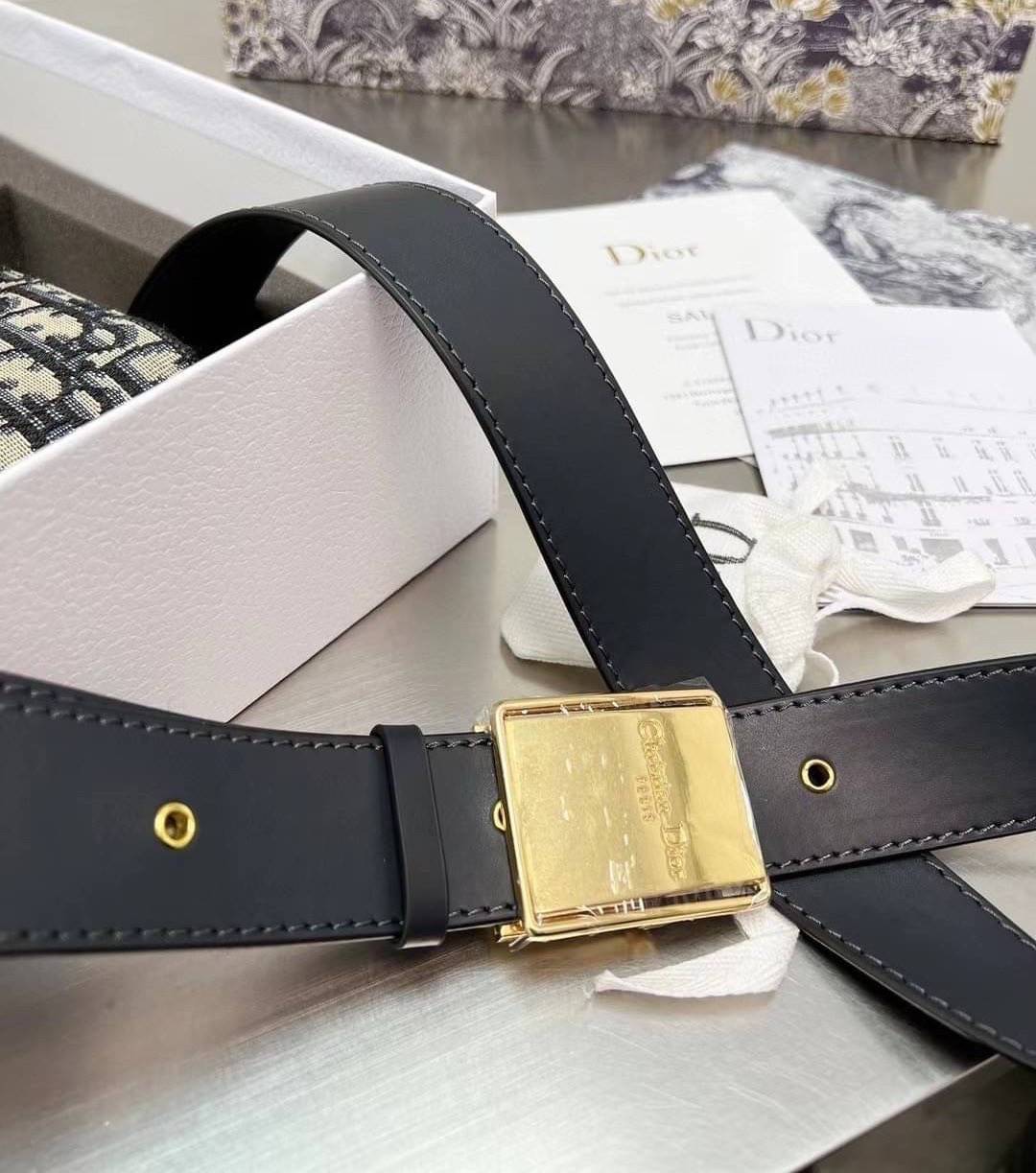 DIOR SET BAG / DIOR 30 Montaigne Box Bag / CD LIMITED EDITION GIFT BOX WITH GOLD STAR BOUTIQUE SET พร้อมเสิร์ฟครบชุด แรร์ไอเท็ม ที่ถูกรวมไว้ในหนึ่งเดียว กับ gift box limited จัดให้ทั้งกระเป๋าสะพายสุดหรู กระเป๋าสตางค์ใบสั้นรุ่นคลาสสิค ribbon เข้าเซ็ท และ g