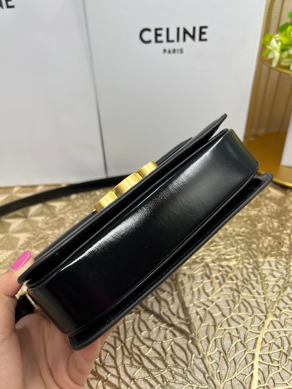 TEEN 18cm : CELINE TEEN TRIOMPHE BAG IN SHINY CALFSKIN / Celine Triomphe Bag / Celine Bag พร้อมส่ง 7 สี เกรดออริ 1:1 กระเป๋าแบรนด์หรูที่ควรมีแห่งปี รูปทรงสี่เหลี่ยมรุ่นฮอตฮิตของเหล่าดาราและเซเลบทั้งหลาย ดีไซต์เรียบหรู