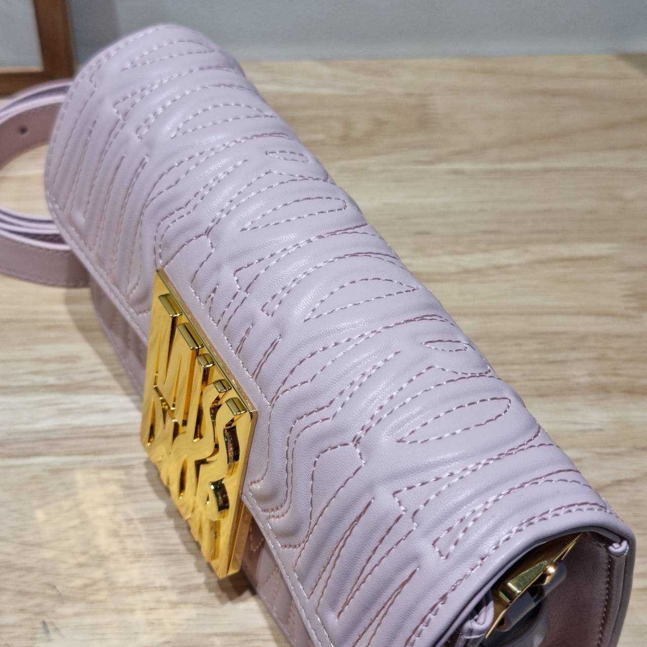 Dior Flap Bag / Quilted Miss Dior Allover Leather Bag กระเป๋าสะพายไหล่สุดลัคชู หรูหราเกินเรื่อง ดีไซน์ใหม่สวยงามด้วยดีเทลฝีเย็บและลายหนังปั๊มนูน