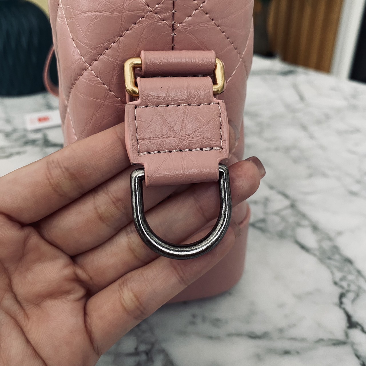 CHANEL Gabrielle Bag กระเป๋าสะพายซิกเนเจอร์สวยคลาสสิค สีชมพูพาสเทล ดีไซน์ไม่เหมือนใคร เป็นเอกลักษณ์ ใช้งานได้หลากหลาย สะพายได้ไม่ซ้ำ