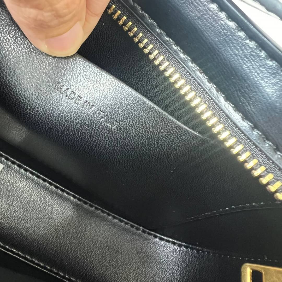 CELINE MEDIUM TILLY BAG IN SHINY CALFSKIN กระเป๋าสะพายไหล่/สะพาย คอลใหม่ทรงสวย มาแรง สวยหรูหรา