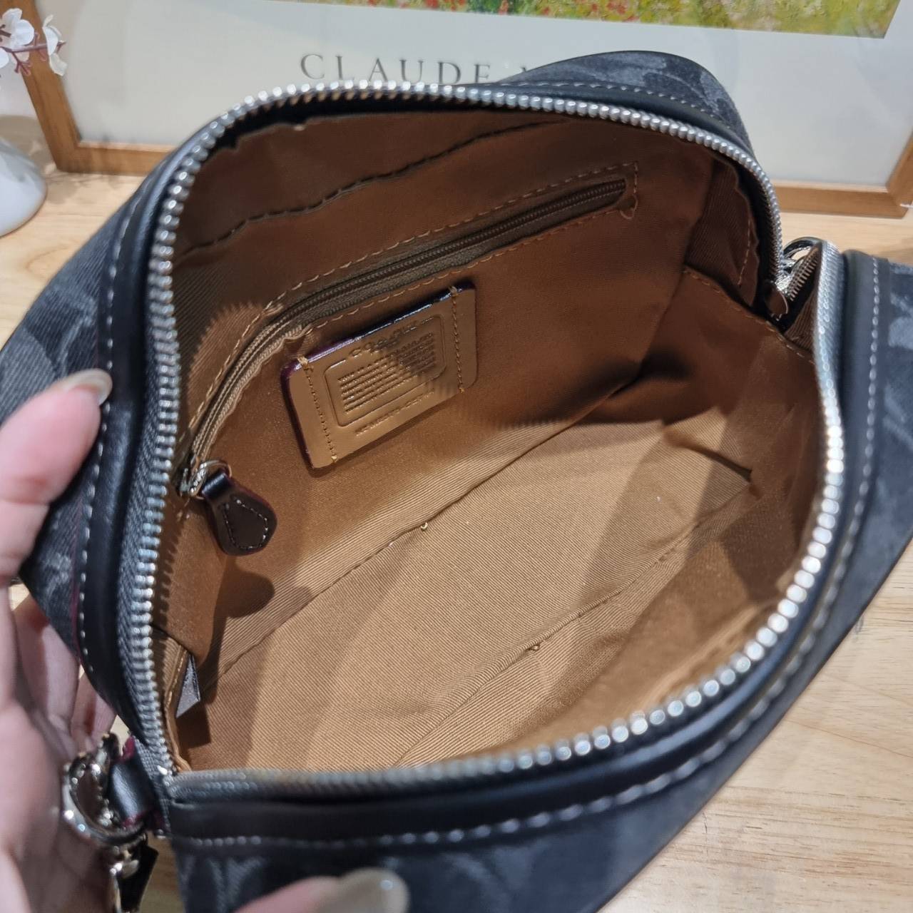 COACH CE744 CAMERA BAG IN SIGNATURE DENIM กระเป๋าสะพายข้างรูปทรงสวยคลาสสิค BLACK MULTI เกรดท็อปออริ เกรดดีสุด สลับแท้ 1:1