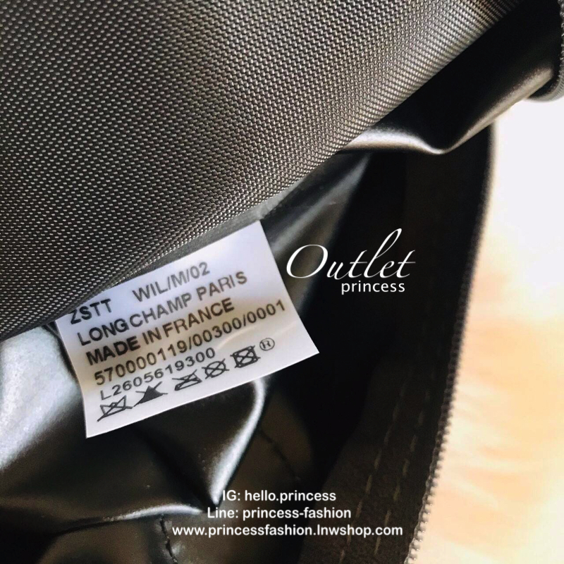 Size : M Longchamp Le Pliage Club Tote Bag กระเป๋าสะพายรุ่นยอดนิยม วัสดุเนื้อผ้า Nylon Canvas เคลือบกันนำ้ ตัดด้วยหนังแท้ น้ำหนักเบา ดีไซน์เรียบง่ายแต่เต็มไปด้วยความคลาสสิก เป็นที่ชื่นชอบไปทั่วโลก Longchamp ปรับโฉม LE PLIAGE ด้วยการปักลายรูปม้า-ตราสัญลักษ