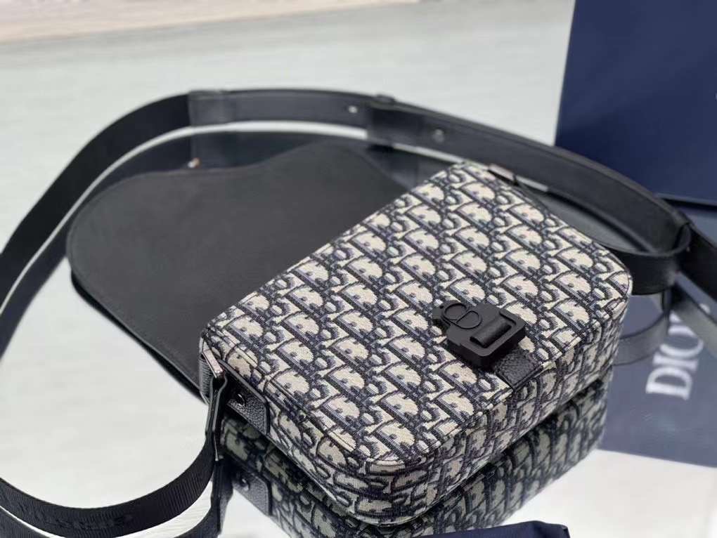 Dior Saddle Messenger Bag / Dior messenger bag / Beige and Black Oblique Jacquard เกรดเทพออริจินอล หนังแท้ ภาพถ่ายจากสินค้าจริง ใช้งานต่างประเทศได้