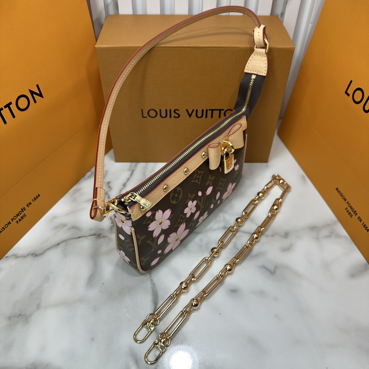 ORI หนังแท้ | คอลใหม่ดอกไม้แสนหวาน LV x TM Pochette Accessoires Cherry Blossom bag กระเป๋าสะพายดีไซน์คลาสสิครุ่นสุดปัง