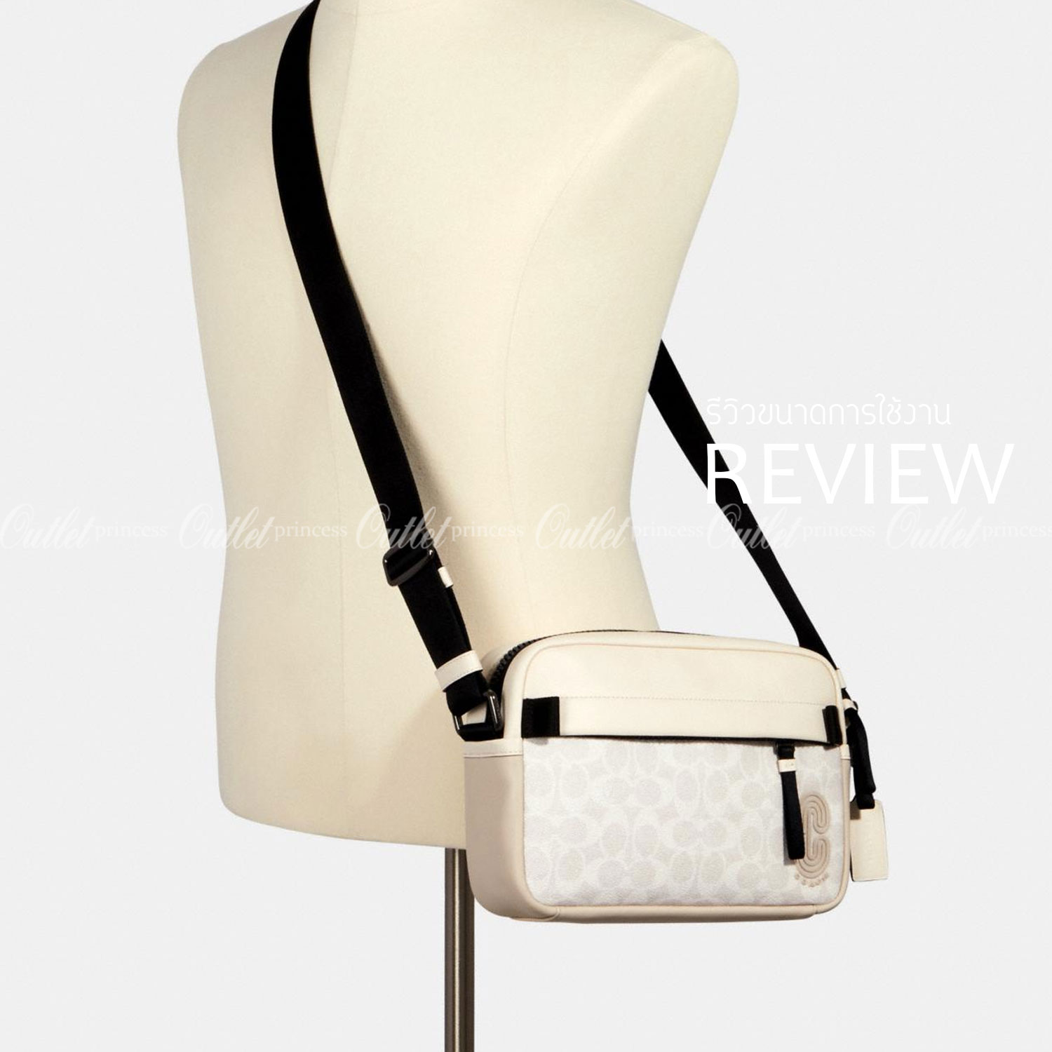 COACH EDGE CROSSBODY IN SIGNATURE CANVAS กระเป๋าสะพายครอสบอดี้ร์ วัสดุหนังแท้ หนังนิ่มอย่างดีค่ะ ด้านหน้ามีช่องซิปซ่อนให้หนึ่งช่อง เปิดปิดช่องหลักแบบซิปคู่ภายในกว้าง ใส่ของได้จุเลยนะคะ มีช่องซิปและช่องเล็กให้อีก2ช่อง;ด้านหลังกระเป๋าเป็นช่องโล่งใส่ของอีกช่