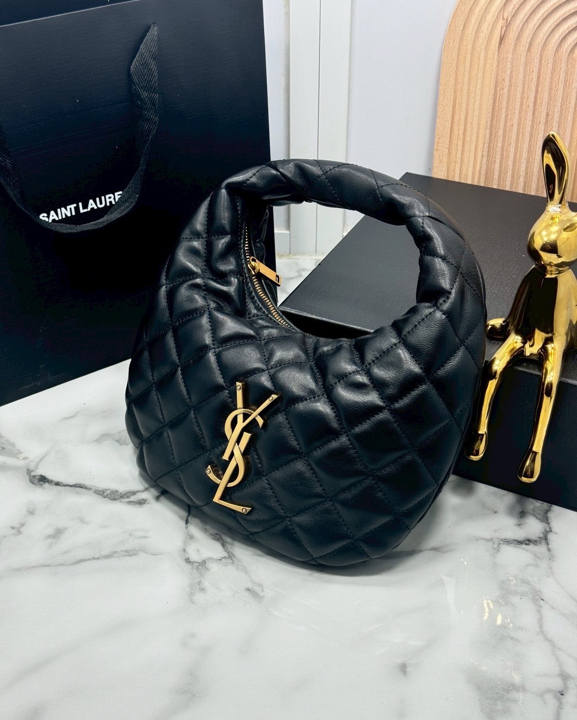ORI หนังแท้ | YSL ICARINO in quilted nappa 25cm กระเป๋าถือ Icare รุ่นยอดนิยม ปรับไซส์ใช้งานง่าย ดีไซน์ทันสมัย น้ำหนักเบา เรียบหรู โดดเด่นด้วยโลโก้แบรนด์สีทอง