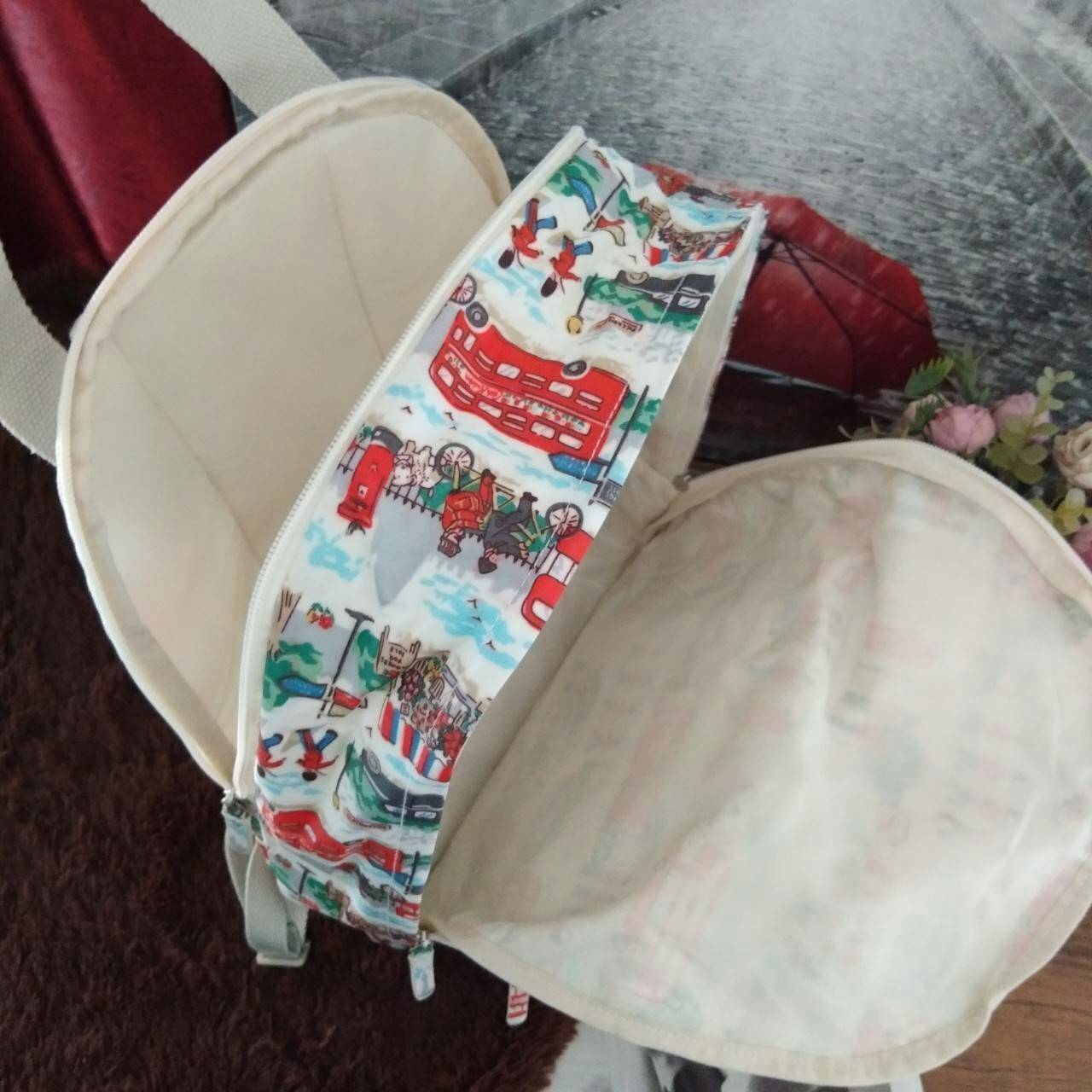 Cath Kidston Backpack Bag - กระเป๋าเป้ สไตล์วินเทจสุดฮิต - เปิด/ปิดกระเป๋าด้วยซิปรอบ - ภายใน มีช่องซิปใหญ่ใส่ของ 2 ช่อง จุของได้เยอะ - ด้านหน้ามีช่องซิปเล็ก 1 ช่อง