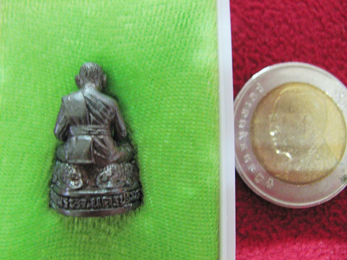 สินค้าหมดค่ะ รูปเหมือนหลวงพ่อเปิ่น วัดบางพระ จ.นครปฐม พ.ศ.๒๕๕๔ พร้อมกล่องเดิมค่ะ