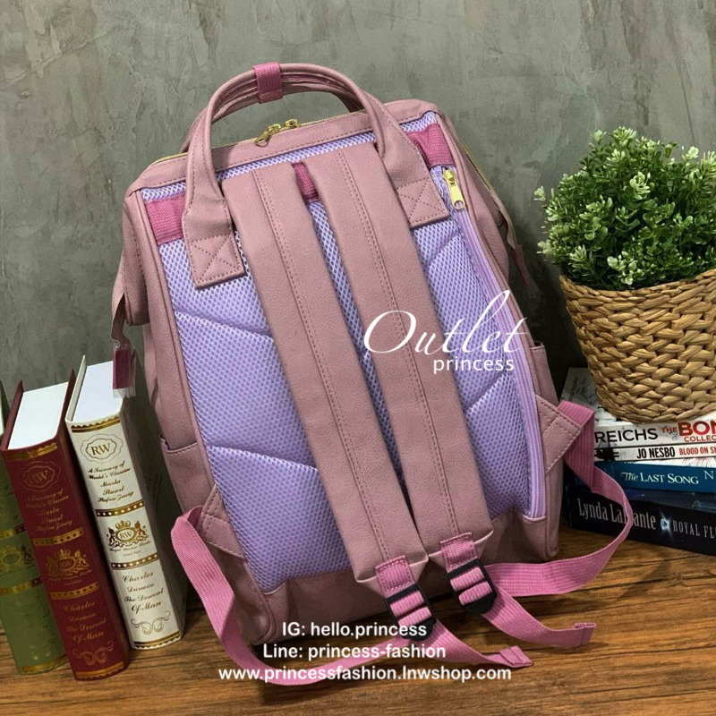 Anello polyurethane leather rucksack รุ่น Mini และ Classic กระเป๋าเป้จากแบรนด์เล็กๆมาสู่แบรนด์ดังทั้งในไทยและญี่ปุ่น วัสดุหนังpuแต่งลายหินอ่อนหนังนิ่ม กันน้ำได้ ภายในมีช่องเล็ก2ช่อง เปิดปิดด้วยซิปคู่ ปากกระเป๋าเป็นโครงสะดวกต่อการหยิบจับของภายใน ด้านข้างมี