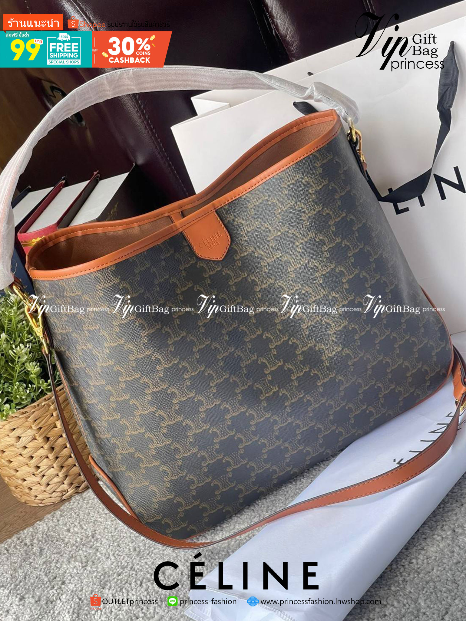 Celine Triomphe Large Shoulder Bag กระเป๋าสะพายรุ่นนี้ก็เป็นอีกหนึ่งใบที่คุ้มค่าคุ้มราคามากสำหรับสาวๆที่ชอบพกพาสิ่งของเยอะ เพราะมีฐานที่ขนาดกว้างเลยทีเดียว ด้วยดีไซน์กึ่งทางการ กึ่งลำลอง จึงใช้งานได้หลายโอกาส ลายtriompheที่โดดเด่นเป็นเอกลักษณ์ หรูหราดูแพง