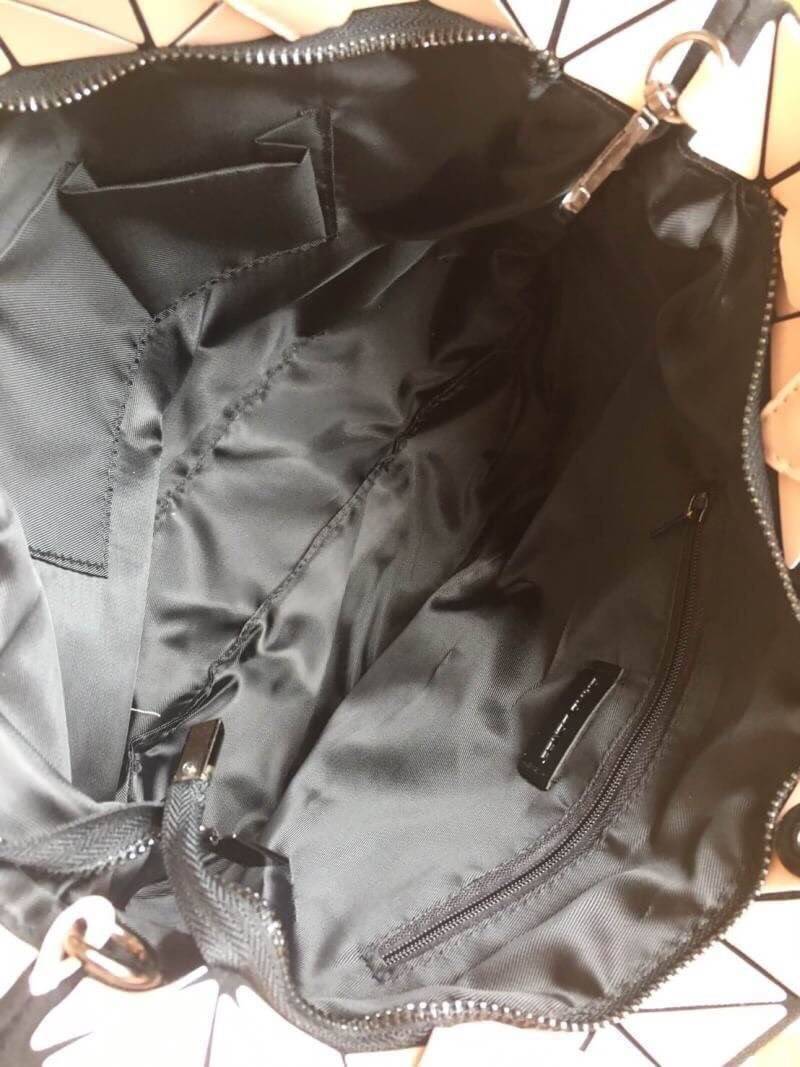 รุ่นขายดี สีใหม่ ‘ (flamingo)Flamingo ‘ ( ชมพูนม เนื้อ Matte ) !! น่ารักปรอทแตก รุ่น Over Heart💕 ลาย หายาก ปรับทรงได้ 2 แบบ สวยรับประกันเลยค่า ( แถมฟรี !! Bunny DV 🐰สุด คิ้ว ) 👉🏻👉🏻กระเป๋า จากแบรนด์ David Jon