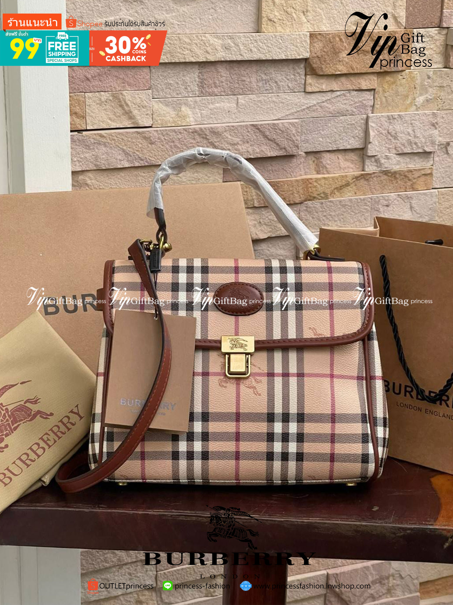 Burberry london kelly bag vintage with strap Gift Bag เป็นขนาดที่พอเหมาะกับการใช้ในชีวิตประจำวัน รูปทรงคลาสสิกที่ไม่ทิ้งในเรื่องของคุณสมบัติการใช้งานลวดลาย Vintage Check ที่ถือว่าเป็นสัญลักษณ์อันเก่าแก่ของแบรนด์ เสริมทุกสไตล์การแต่งตัวได้แบบไม่มีตกยุค พร้