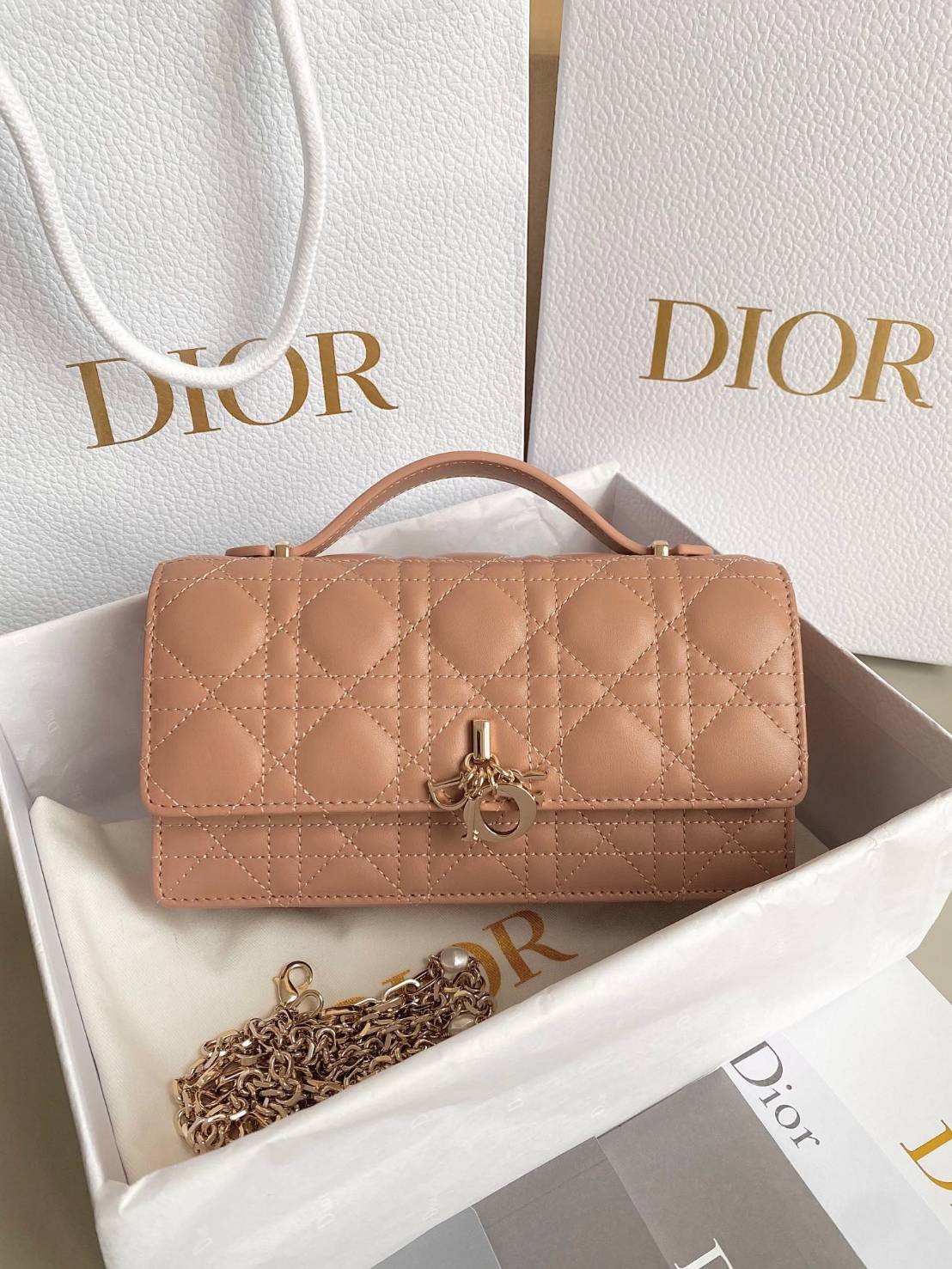 DIOR LADY DIOR TOP HANDLE CLUTCH เกรดเทพออริจินอล Rose Des Vents Cannage Lambskin หนังแท้ งานดีสุด ภาพถ่ายจากงานขายจริง ใช้งานต่างประเทศได้