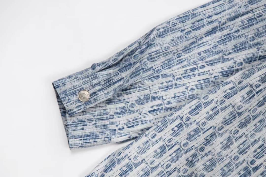 Dior Monogram Shirt / Dior shirt เกรดออริจินอล มีป้ายแท็กที่คอเสื้อ ใส่ได้ทั้งผู้หญิงผู้ชาย พร้อมส่งที่ไทย ภาพสินค้าถ่ายจากงานขายจริง ใช้งานต่างประเทศได้