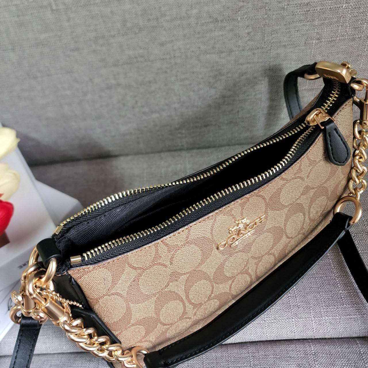 พร้อมส่งครบสี สวยทุกสีเลยค่า😘 ((CA173//CA209//CA548)) COACH TERI SHOULDER BAG 🔹กระเป๋าทรงพอช ในรูปแบบหนังแท้ หนังนิ่มสวยมากค่ะ