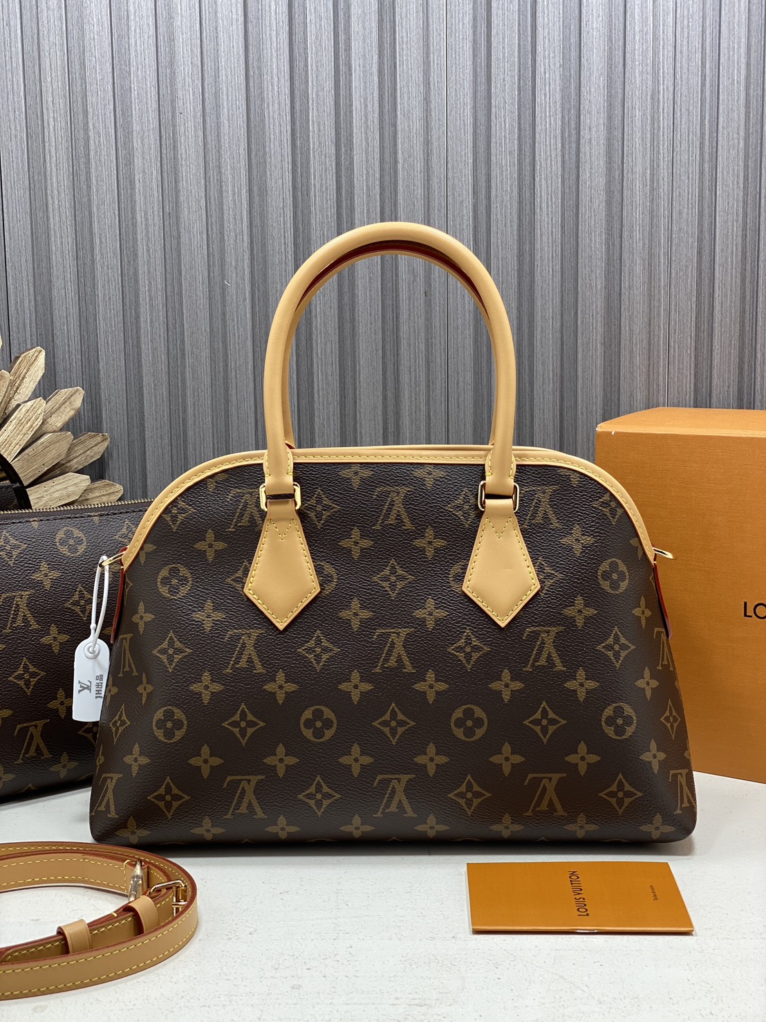 TOP ORI หนังแท้ | LV Ever More PM Monogram canvas กระเป๋าสะพายดีไซน์วินเทจ หูจับในตัว สวยหรู คลาสสิคตลอดกาล