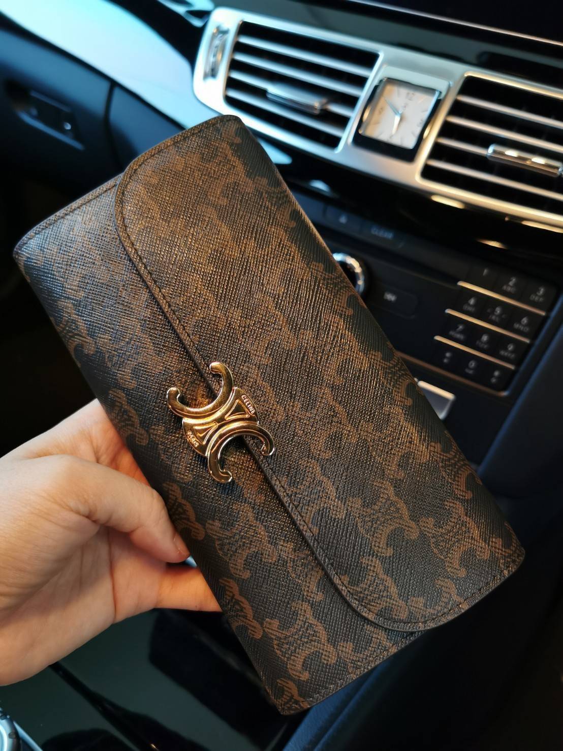 CELINE LONG WALLET BAG VIP GIFT WITH PURCHASE-GWP กระเป๋าพรีเมี่ยมกิ๊ฟ Limited จาก CELINE HAUTE PARFUME DUTYFREE COUNTER วัสดุ Triomphe Canvas