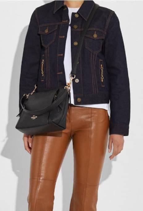 COACH SMALL MARLON SHOULDER BAG ((1600//1597)) 🌈พร้อมส่งที่ไทยอีกครั้ง ตามคำเรียกร้อง ห้ามพลาด! กระเป๋าหิ้ว//คล้องไหล่//สะพายข้างได้ หนังแท้ ทรงสวยมากค่ะ ด้านหน้ามีช่องซิปซ่อนแบบหนังห้อยให้2ช่อง ใส่ของจุกจิกค่ะ เปิดปิดกระเป๋าแบบซิป ภายในกว้างใส่ขอ