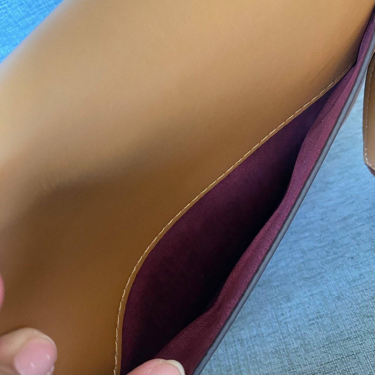 COACH C0749 BEAT SADDLE BAG(COACH C0749) 💖สวยหรู ดูดี เป็นรุ่นที่หลายคนรอค่อย จะลุคแนวsports สาวเทห์ หรือสไตล์สาวหวานเรียบร้อย ได้หมดคะ มาพร้อมสายสะพาย 2 เส้น คุ้มเกินคุ้ม วัสดุหนังแท้ชั้นดี หนังสวย อะไหล่แบรนด์ที่ดูเด่นคลาสสิคตรงด้านหน้า เปิดปิดก