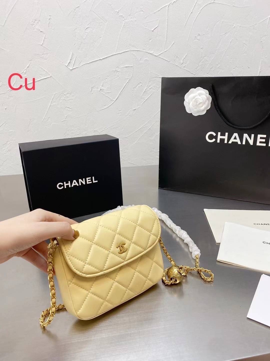 Chanel Pearl Crush with Chain / Chanel Mini crossbody bag กระเป๋าสะพายข้างหรือสะพายเป็นครอสบอดี้ รอบนี้เข้า 5 สีเลย ได้ใบนี้ไปถือออกงาน ก็สวยหรูดูแพงสุดๆค่า!!