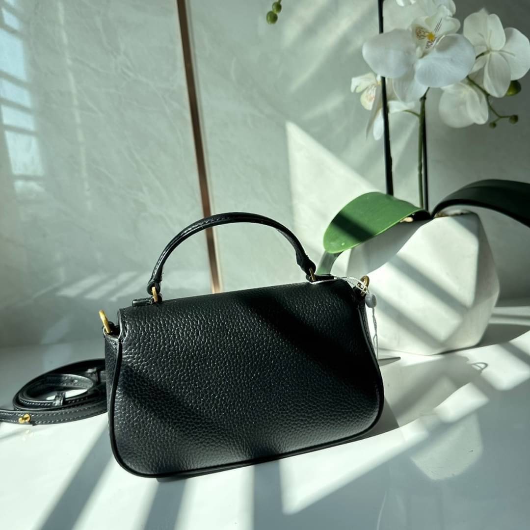 Tory Burch Britten Mini Top Handle Crossbody Bag กระเป๋าสะพายใบเล็กดีไซน์เรียบหรู เกรดออริ สลับแท้ 1:1 ใช้งานต่างประเทศได้